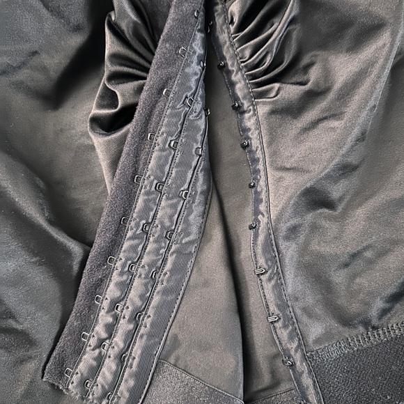 Isavela compression jacket - Picture 4 of 5